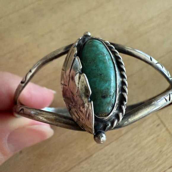 Vintage Native American Sterling Silver Turquoise Bracelet - Picture 2 of 3